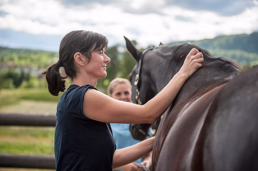 Dr. Manja Baunack working with a horse.